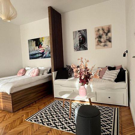 Balconia Sunny Apartment In Centre Of Belgrad Exteriör bild