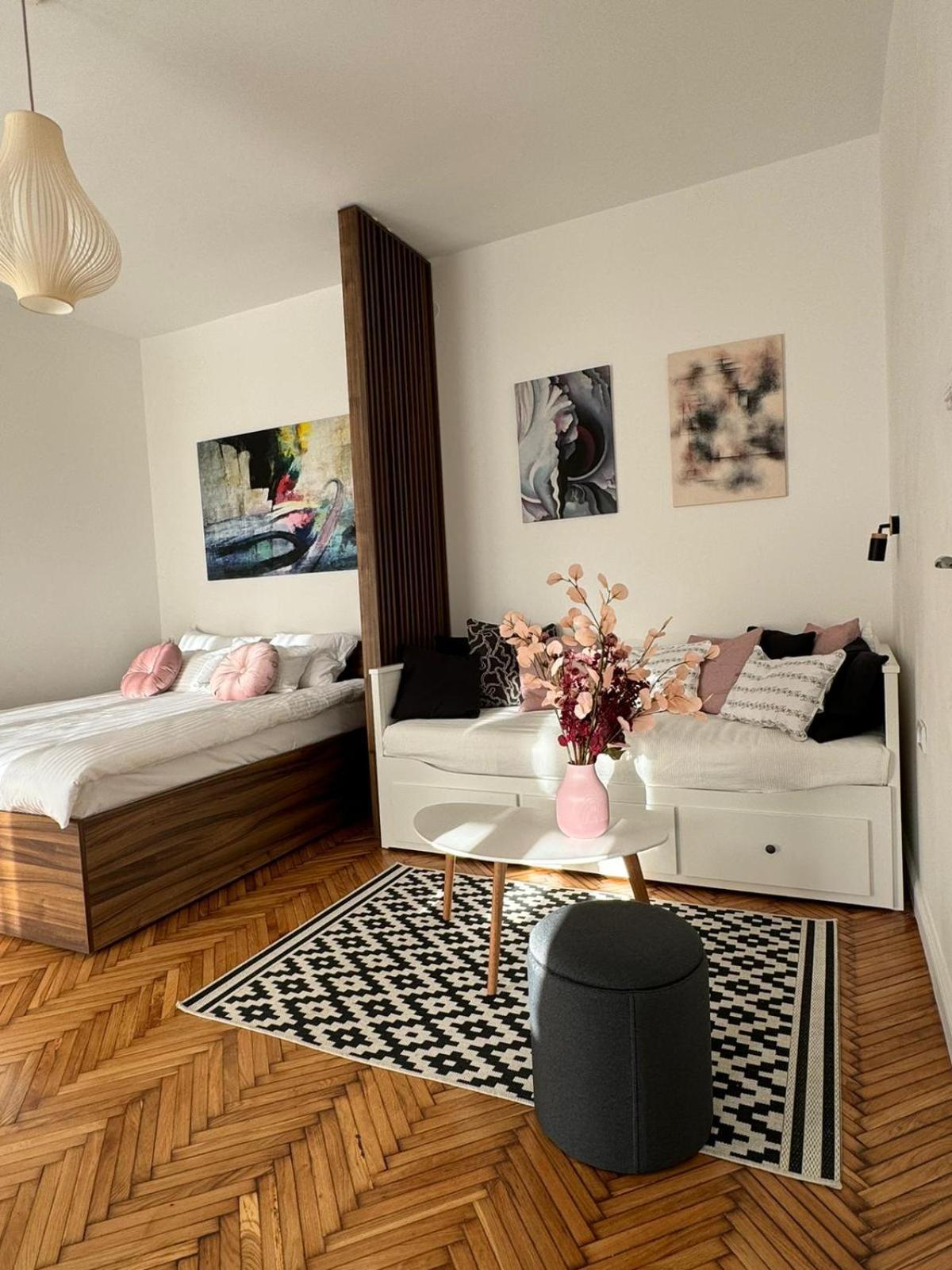 Balconia Sunny Apartment In Centre Of Belgrad Exteriör bild