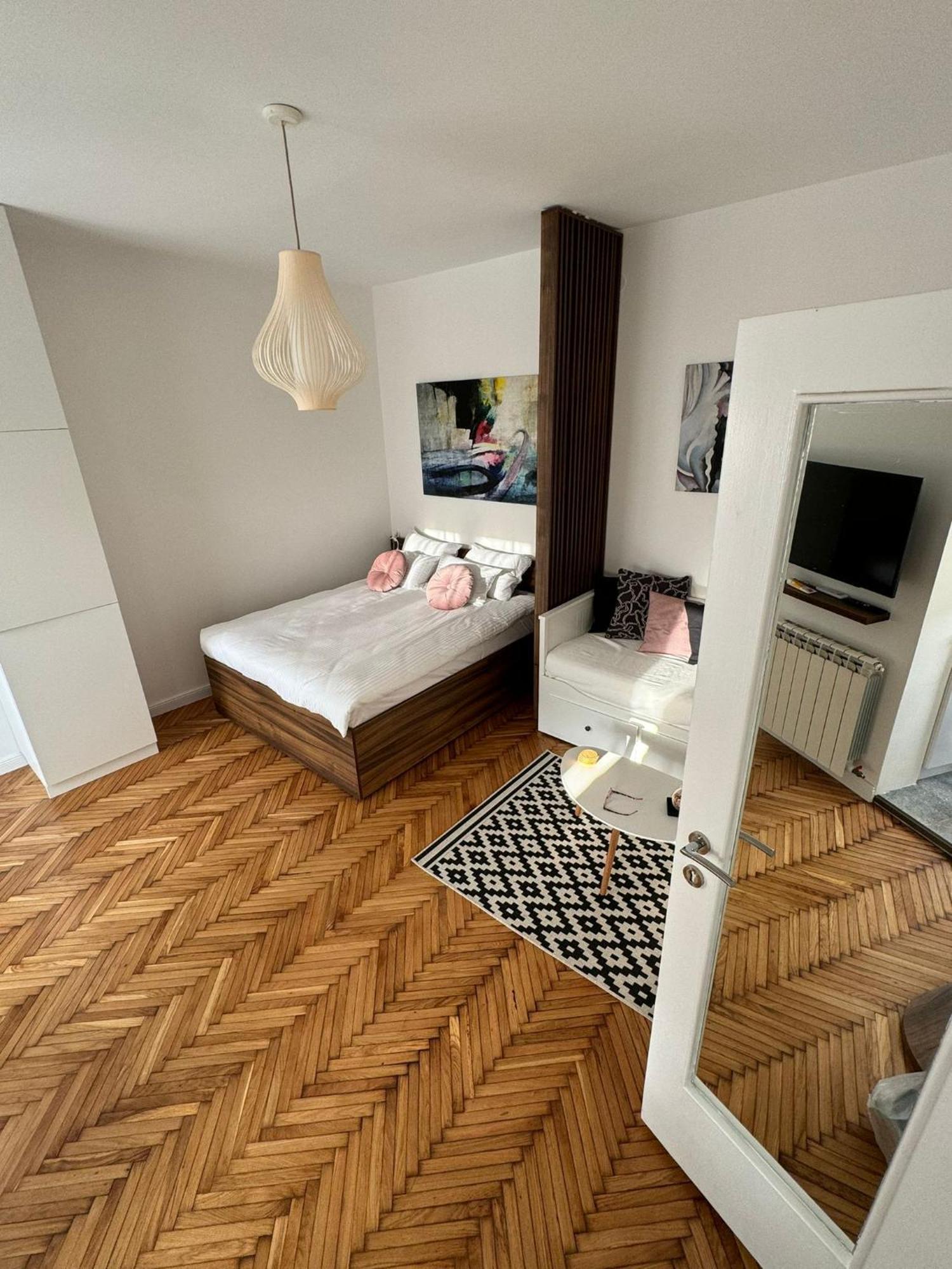 Balconia Sunny Apartment In Centre Of Belgrad Exteriör bild